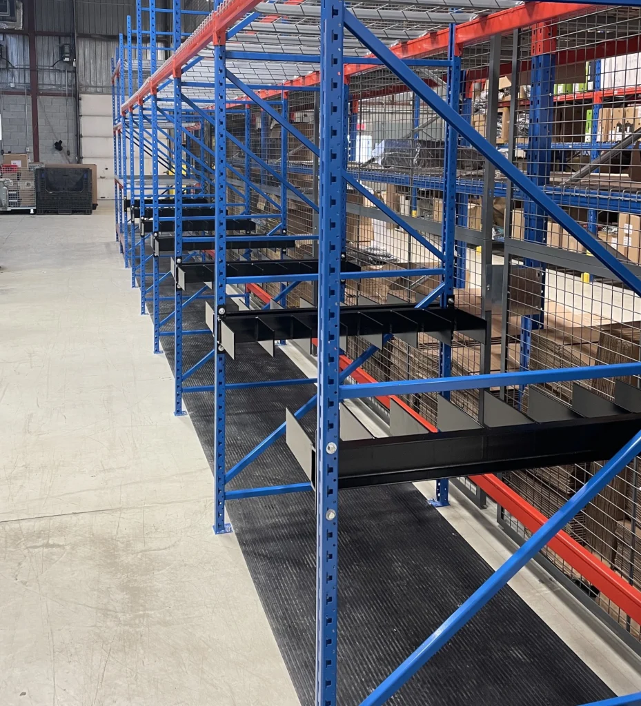 Rangement vertical accessoires pour racking equipement entreposage stockage Pedlex fabrique au Quebec_