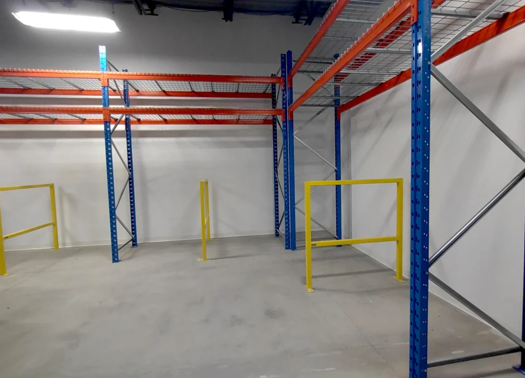 Rangement vertical sous le racking equipement entreposage stockage Pedlex fabrique au Quebec